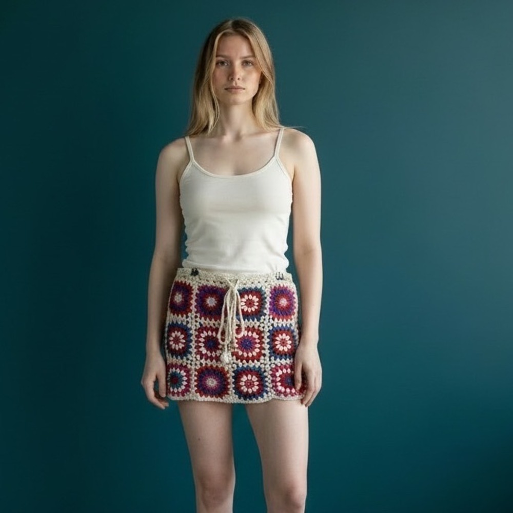 Blu Pepper Crochet Granny Square Mini Skirt Cream Red Blue Pink L Hippie Retro